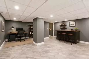 547 Broadway, Somerville, MA 02145 - Photo 10