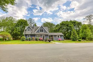 4 Meadow Ln, Danvers, MA 01923 - Photo 2