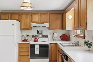 572 Massachusetts Ave, Lunenburg, MA 01462 - Photo 8
