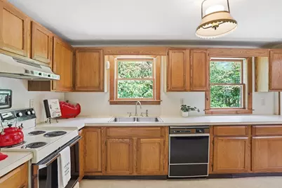 572 Massachusetts Ave, Lunenburg, MA 01462 - Photo 10