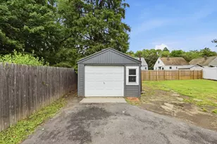 111 Breckwood Blvd, Springfield, MA 01119 - Photo 34