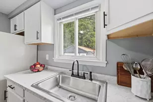 111 Breckwood Blvd, Springfield, MA 01119 - Photo 12