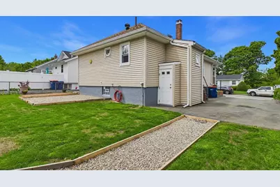 21 Sycamore St, Fairhaven, MA 02719 - Photo 18