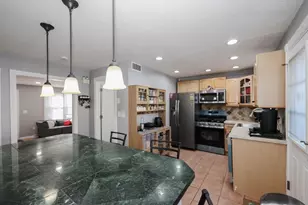 32A Rockingham St, Lowell, MA 01852 - Photo 4