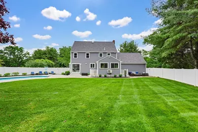 22 Diane Dr, Medway, MA 02053 - Photo 2