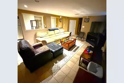 160 L St #1, Boston, MA 02127 - Photo 6