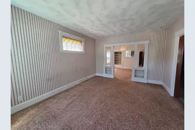 2 Suffolk Ave, Revere, MA 02151 - Photo 10