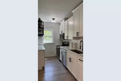 18 Baldwin St, Worcester, MA 01604 - Photo 2