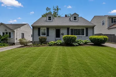 82 Parkside Avenue, Pawtucket, RI 02861 - Photo 1