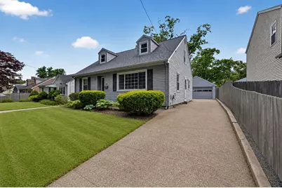 82 Parkside Avenue, Pawtucket, RI 02861 - Photo 2