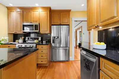 15 Ellis St, Woburn, MA 01801 - Photo 12