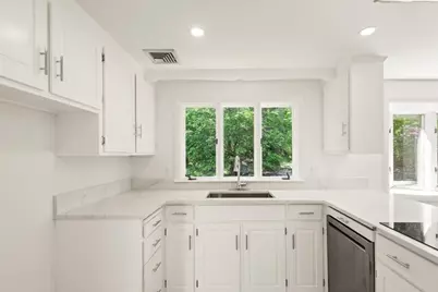 389 Porter St, Melrose, MA 02176 - Photo 18