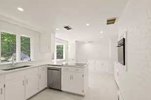389 Porter St, Melrose, MA 02176 - Photo 18