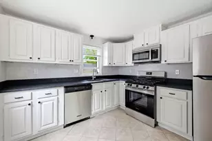 168 Keddy St, Springfield, MA 01109 - Photo 6