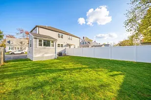 30 Arnold St, Quincy, MA 02169 - Photo 16