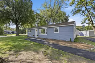 43 Sunridge Dr, Springfield, MA 01118 - Photo 2