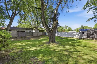 43 Sunridge Dr, Springfield, MA 01118 - Photo 32