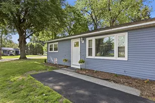 43 Sunridge Dr, Springfield, MA 01118 - Photo 4