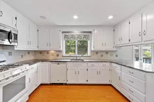 2 Rourke Ln, Lynnfield, MA 01940 - Photo 10