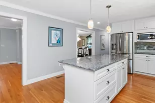 32 Lauricella Ln, Waltham, MA 02452 - Photo 4