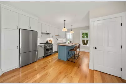 22 Eustis Ave, Wakefield, MA 01880 - Photo 2