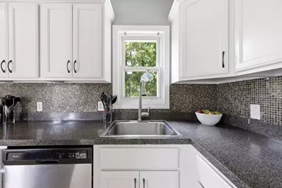 22 Lauf St, Worcester, MA 01602 - Photo 16