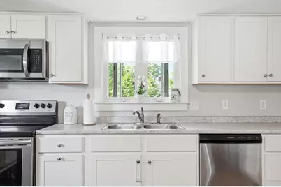 72 Pembroke Ave, Acushnet, MA 02743 - Photo 16