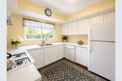 91 Rosewood Dr #91, Stoughton, MA 02072 - Photo 2