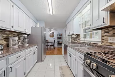 11 McFarlin Rd, Chelmsford, MA 01824 - Photo 6