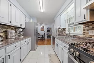 11 Mcfarlin Rd, Chelmsford, MA 01824 - Photo 6