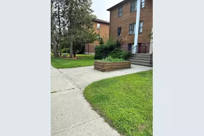 60 Chapin St #D, Holyoke, MA 01040 - Photo 2