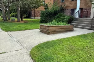 60 Chapin St, Holyoke, MA 01040 - Photo 2