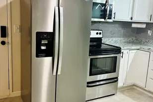 60 Chapin St, Holyoke, MA 01040 - Photo 6