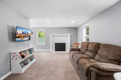 137 Lake Ave, Wareham, MA 02538 - Photo 2
