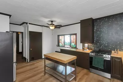 86 Sycamore St, Holyoke, MA 01040 - Photo 6