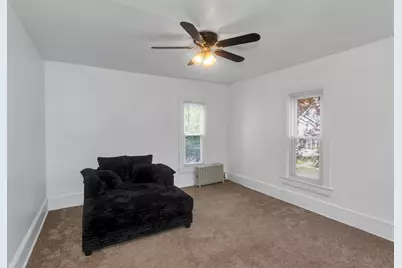 86 Sycamore St, Holyoke, MA 01040 - Photo 18