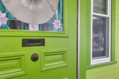 86 Sycamore St, Holyoke, MA 01040 - Photo 2