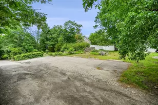 12 Bungalow Rd, Boston, MA 02132 - Photo 4