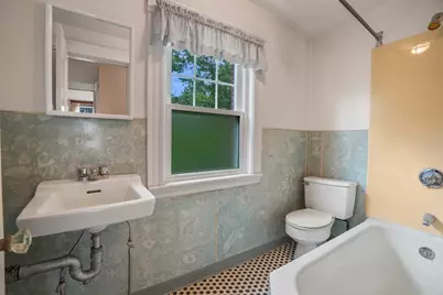 12 Bungalow Rd, Boston, MA 02132 - Photo 10