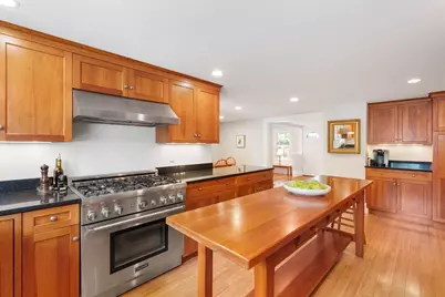 8 Avon Rd, Wellesley, MA 02482 - Photo 6
