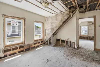 176 Pleasant St, Lowell, MA 01852 - Photo 10