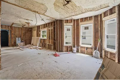 176 Pleasant St, Lowell, MA 01852 - Photo 4
