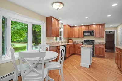 42 Cherlyn Dr, Northborough, MA 01532 - Photo 4