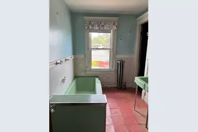 220 South St, Holyoke, MA 01040 - Photo 6
