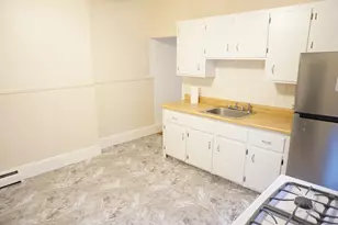 13 Myrtle St, Lowell, MA 01850 - Photo 8