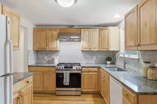 6 Hillcrest Rd, Bedford, MA 01739 - Photo 4