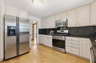 127 Larchmont Rd, Melrose, MA 02176 - Photo 10