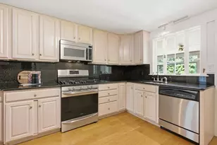 127 Larchmont Rd, Melrose, MA 02176 - Photo 10