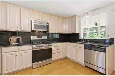 127 Larchmont Road, Melrose, MA 02176 - Photo 10