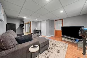 36 Ellis St, Woburn, MA 01801 - Photo 24